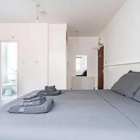 Finchley Road 13 Apartment London