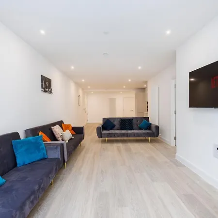 2&3 Bedrooms Near Excel - Modern Spacious For Larger Groups Apartment London
