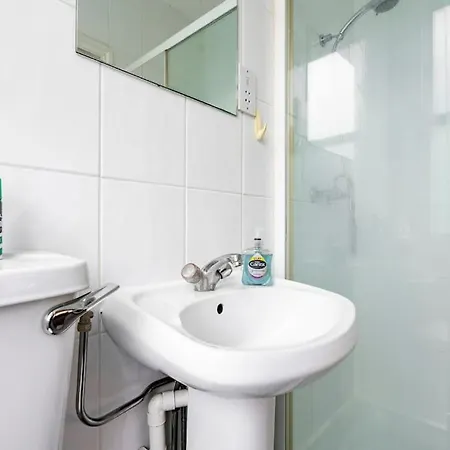 Apartment Finchley Road 13 *