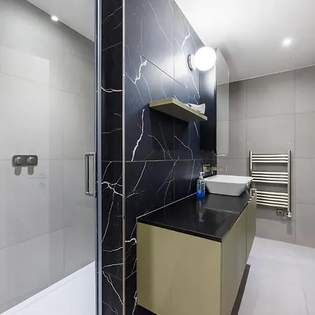 Apartment 2&3 Bedrooms Near Excel - Modern Spacious For Larger Groups *