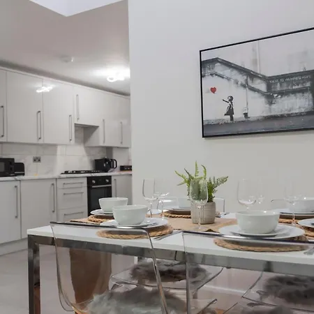 Extended I Contractors I Free Parking Apartment London