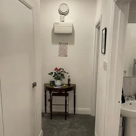 Lovely 1 Bedroom Flat In Quiet Wimbledon * London