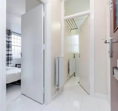 Apartment Flat In London