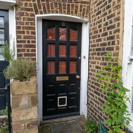 Holiday home Character In Historic Hampstead London