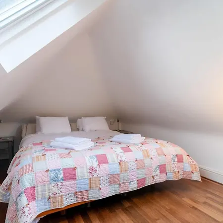 Character In Historic Hampstead Holiday home *