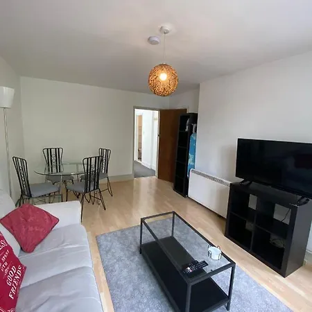 Remarkable 1-bed In Putney Village