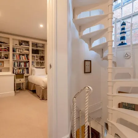 Holiday home Character In Historic Hampstead London