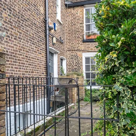 Holiday home Character In Historic Hampstead London