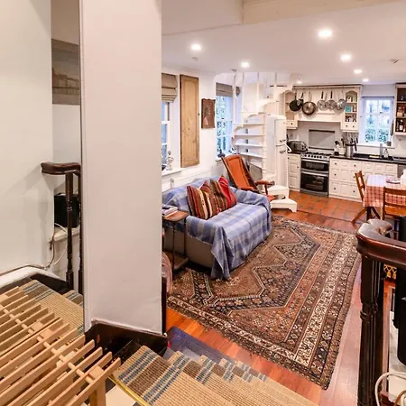 Holiday home Character In Historic Hampstead