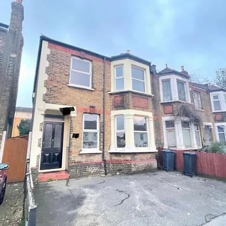 Elegant 5 Bed House With Parking- Photo Id Required * Croydon