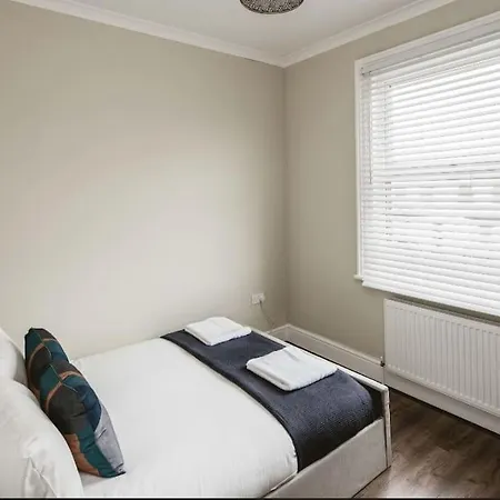 Elegant 5 Bed House With Parking- Photo Id Required Apartment Croydon