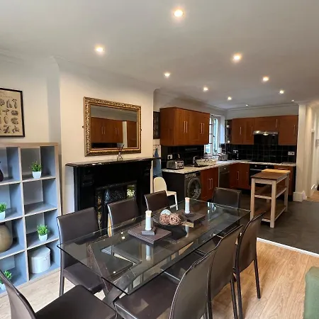 4 Bed House 10 Min Walk To Tube *