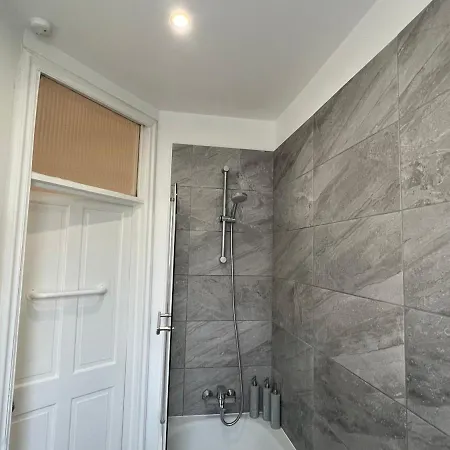 4 Bed House 10 Min Walk To Tube Holiday home London