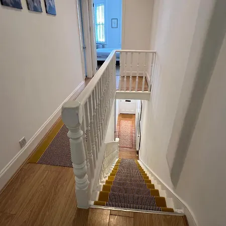 4 Bed House 10 Min Walk To Tube Holiday home *