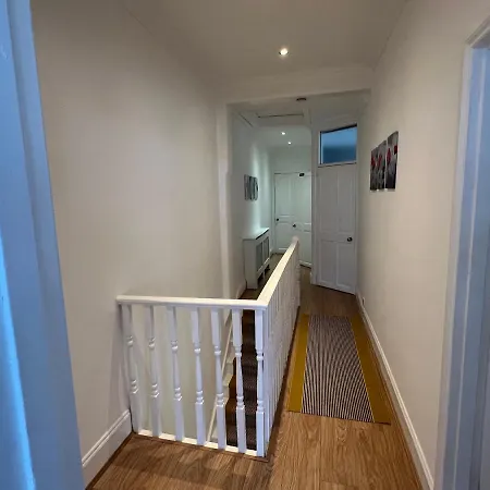 Holiday home 4 Bed House 10 Min Walk To Tube