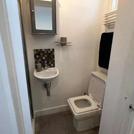Holiday home 4 Bed House 10 Min Walk To Tube London