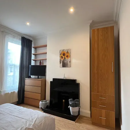 Holiday home 4 Bed House 10 Min Walk To Tube