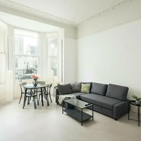 Remarkable 2-bed In Apartment London