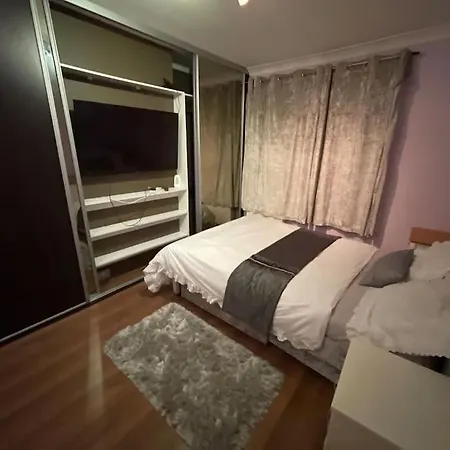 Entire 6 Bedroom House In London Free Parking Apartment