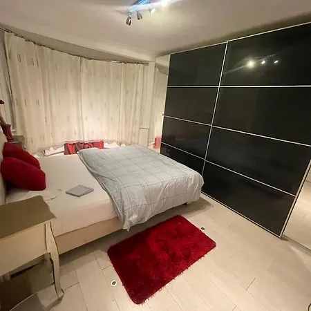 Entire 6 Bedroom House In London Free Parking * Ilford