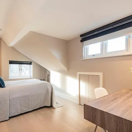 Hampstead Luxury Flat-hosted By Sweetstay