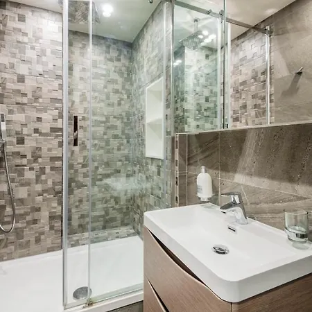 Hampstead Luxury Flat-hosted By Sweetstay