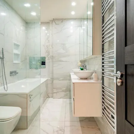 Hampstead Luxury Flat-hosted By Sweetstay