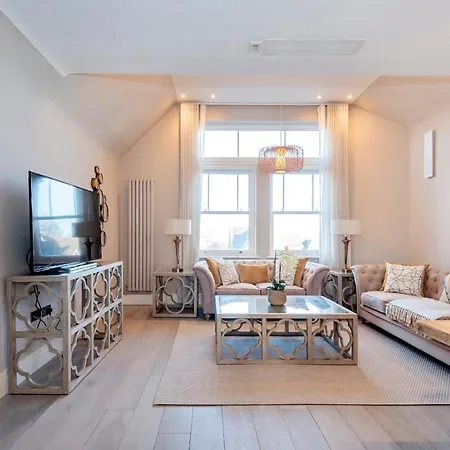 Hampstead Luxury Flat-hosted By Sweetstay Apartment