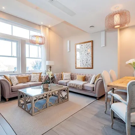 Hampstead Luxury Flat-hosted By Sweetstay