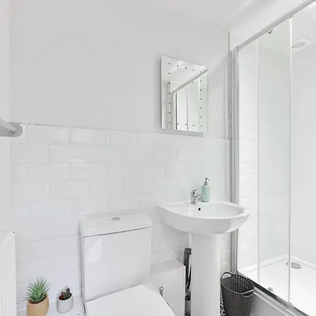 Stylish 2 Bed Garden Flat In Zone 1 Central Apartment