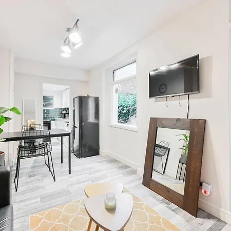 Stylish 2 Bed Garden Flat In Zone 1 Central Apartment