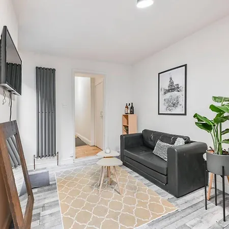 Stylish 2 Bed Garden Flat In Zone 1 Central *