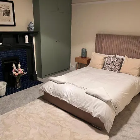 Luxury Cosy Retreat Guest house London