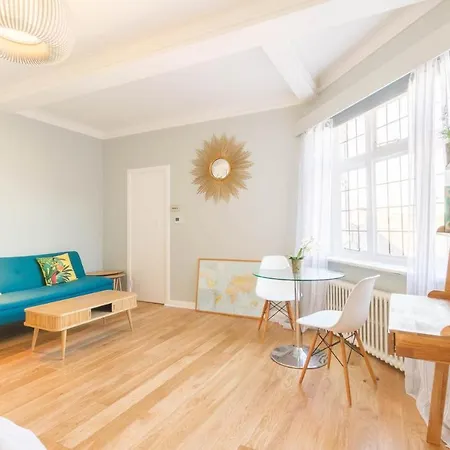 Chic 1 Bed Flat In Popular Bloomsbury * London