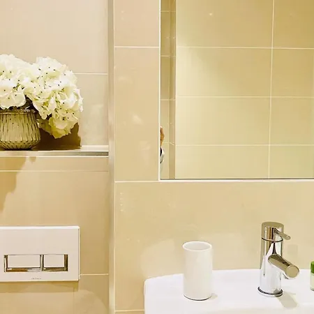Urban Gem Apartment- Free Parking *