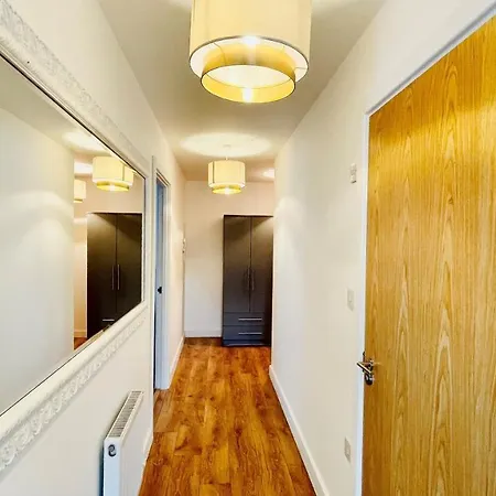 Urban Gem Apartment- Free Parking * Enfield