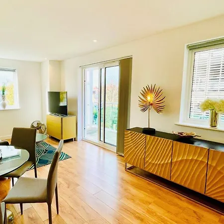 Urban Gem Apartment- Free Parking *