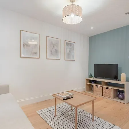 Apartment Newly Refurbished 2bd Flat - Wimbledon Village!