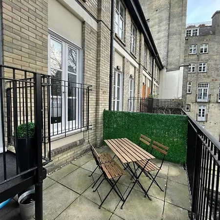 Apartment Stunning 3bd Maisonette Wbalcony - Old Street! *