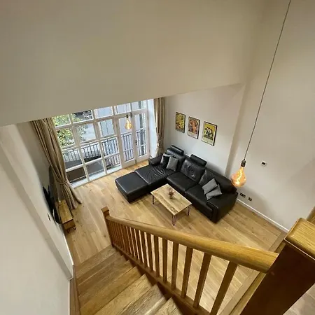 Apartment Stunning 3bd Maisonette Wbalcony - Old Street!