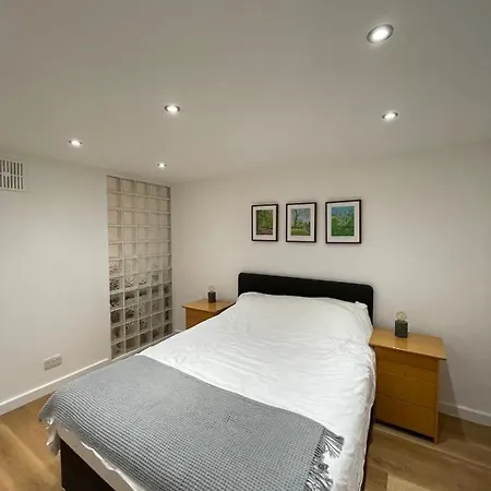 Stunning 3bd Maisonette Wbalcony - Old Street! London