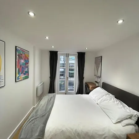 Stunning 3bd Maisonette Wbalcony - Old Street! *