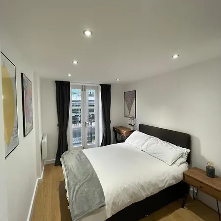 Apartment Stunning 3bd Maisonette Wbalcony - Old Street! *