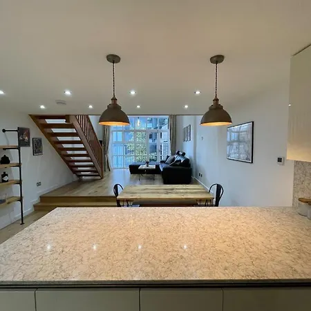 Stunning 3bd Maisonette Wbalcony - Old Street!