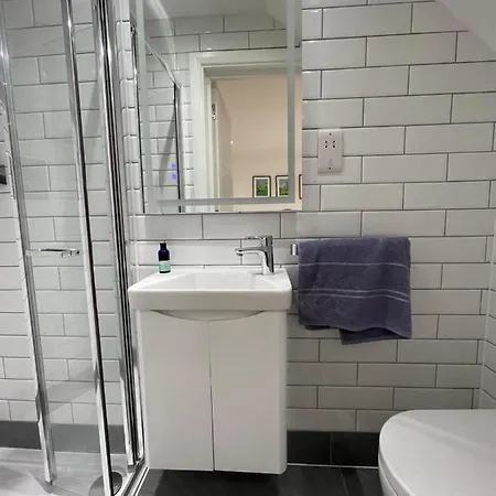Apartment Stunning 3bd Maisonette Wbalcony - Old Street! *
