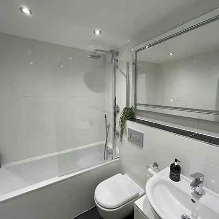 Stunning 3bd Maisonette Wbalcony - Old Street! Apartment
