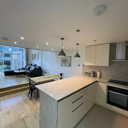 Stunning 3bd Maisonette Wbalcony - Old Street!