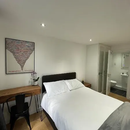Apartment Stunning 3bd Maisonette Wbalcony - Old Street! London