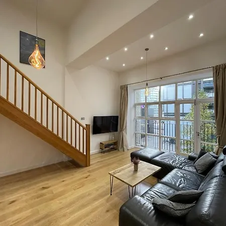 Stunning 3bd Maisonette Wbalcony - Old Street! Apartment London