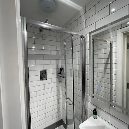 Apartment Stunning 3bd Maisonette Wbalcony - Old Street! *